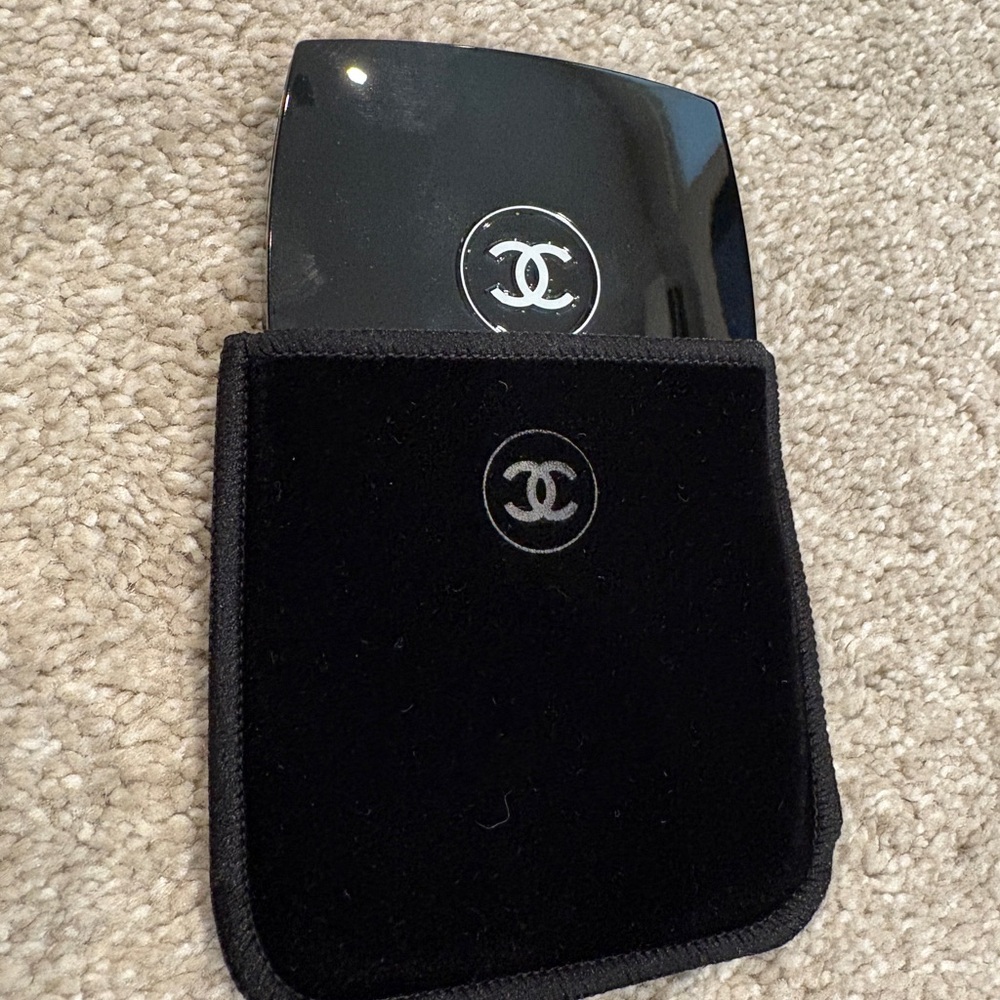 CHANEL Black Dual Mirror - Picture 6 of 7